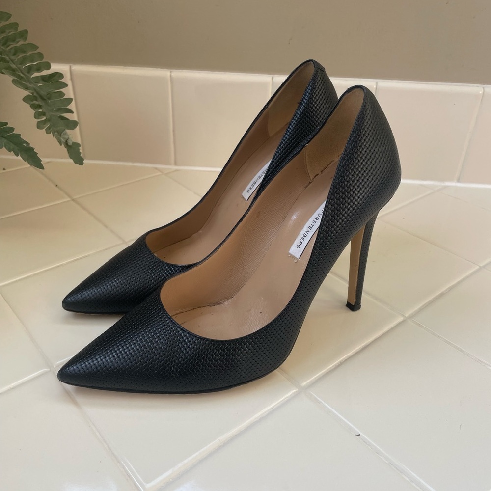 Diane Von Furstenberg Black Textured Heels.  Beautiful pattern,  great shape.